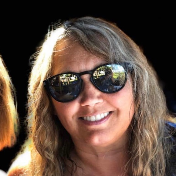 Meet your Posher, Lauren - Picture 1 of 1